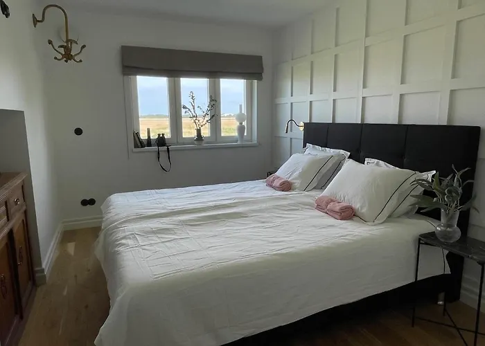 Sea View Old Town Apartment
